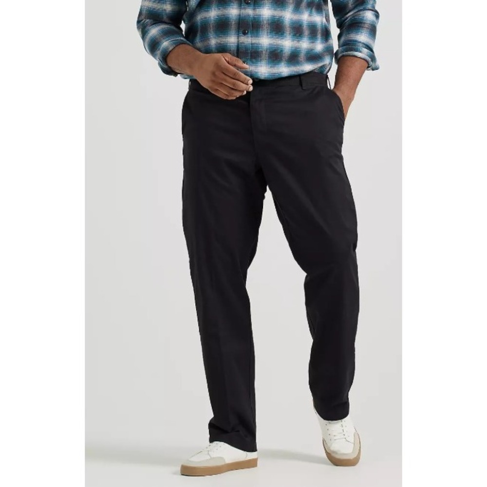 NWT Lee Men's Extreme Motion MVP Straight Fit Flat Front Pant 48x32 Black